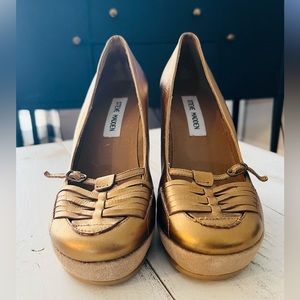 Steve Madden Leather Gold Closed Toe 4” Wedges